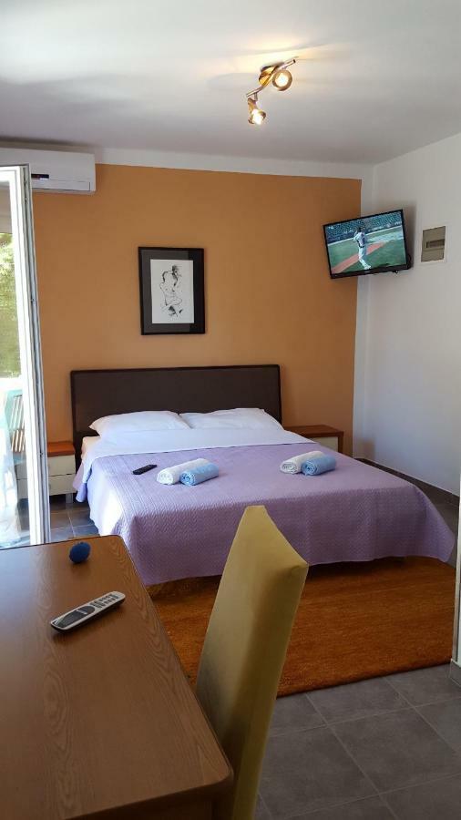 Bed and Breakfast Pansion Kaleb Brbinj Exterior foto