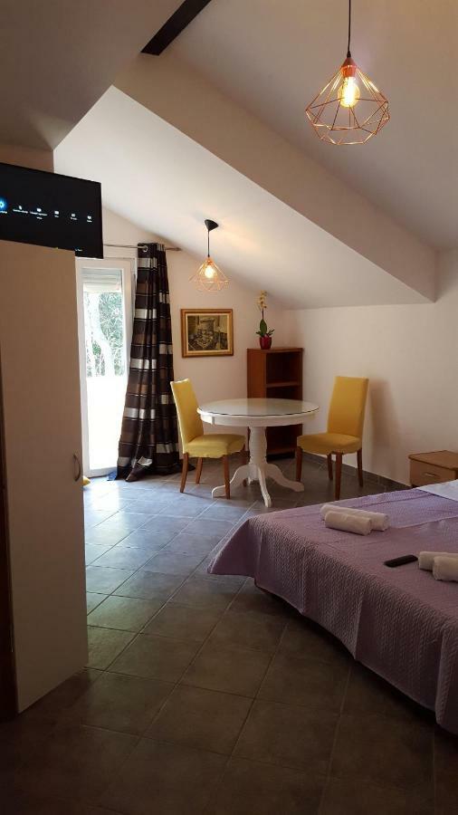 Bed and Breakfast Pansion Kaleb Brbinj Exterior foto
